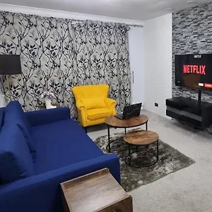 Apartment Spacious M1 Contractor House, Luton (Bedfordshire)